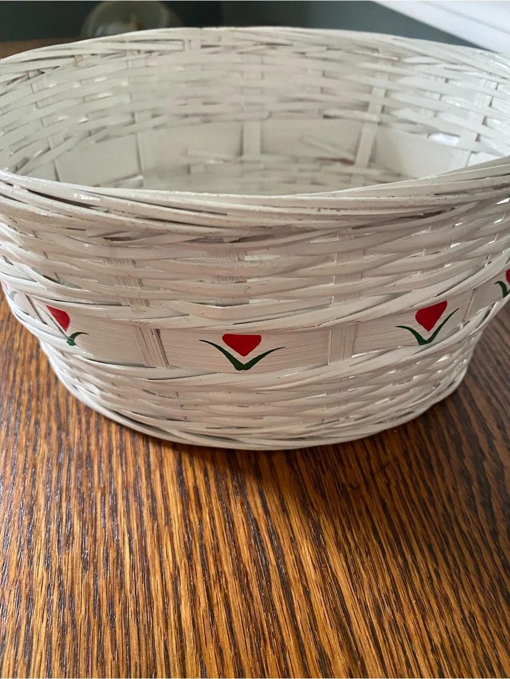 Vintage White Woven Wicker Basket Ceramic Handle Red Heart Tulip Design